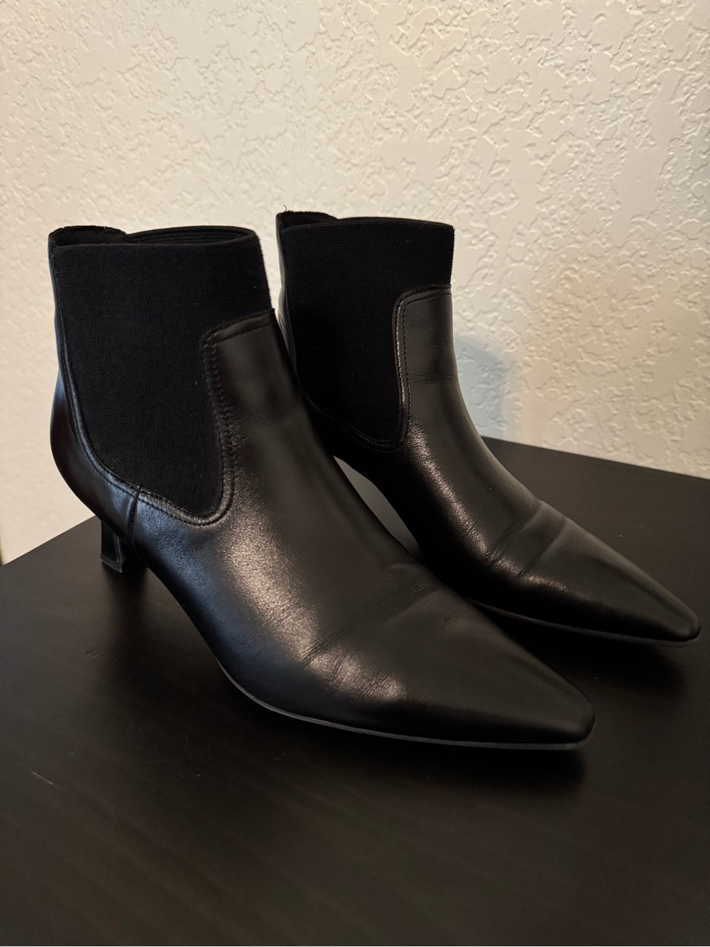 Naturalizer’s Women's Black Pointed-Toe Ankle Boots kitten heel